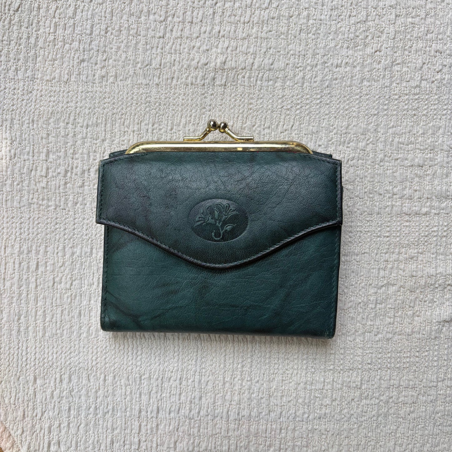 hand-painted vintage buxton heiress leather coin purse | red poppy original art kiss-lock pouch wallet